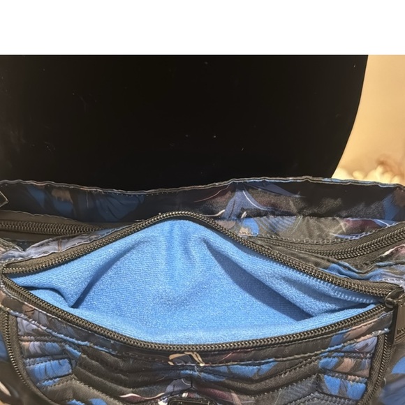 EUC LUG Mambo blue leaf crossbody bag - Picture 7 of 13